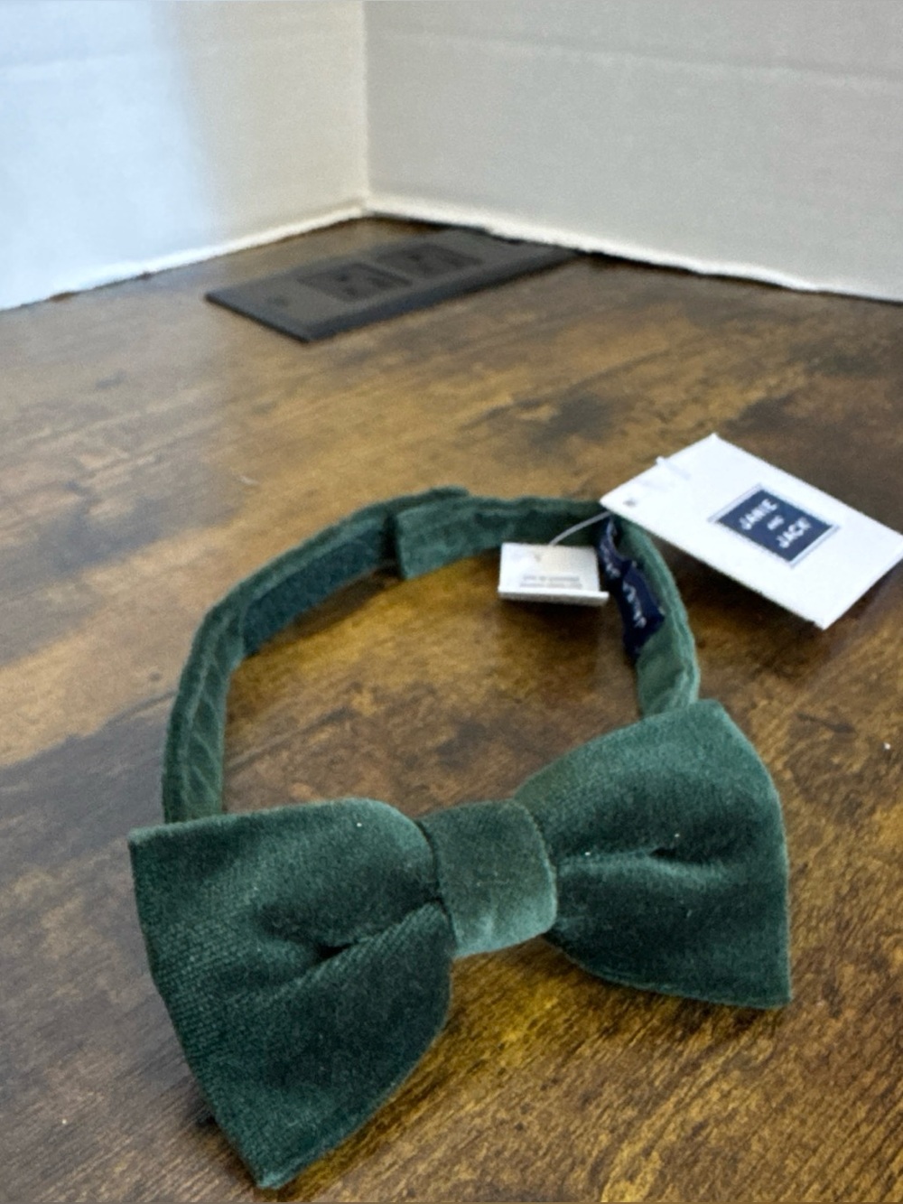 NWT Janie and Jack SPECIAL OCCASION Green Velour Bow Tie Size 0 to 24